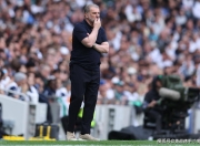 包含热刺遭遇客场溃败，主帅面临压力考验的词条