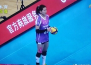 联赛巅峰对决！李娜能否带领球队爆冷取胜？