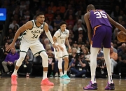 爵士绝杀时刻，字母哥点燃赛场，复出首战轰40分迎来胜利！